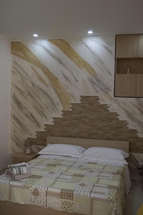 Bed And Breakfast La Volpe Rossa Regalbuto Buitenkant foto